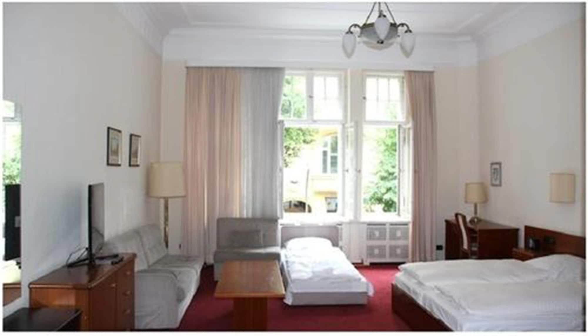 Kurfuerst Am Kurfuerstendamm Berlin Bagian luar foto