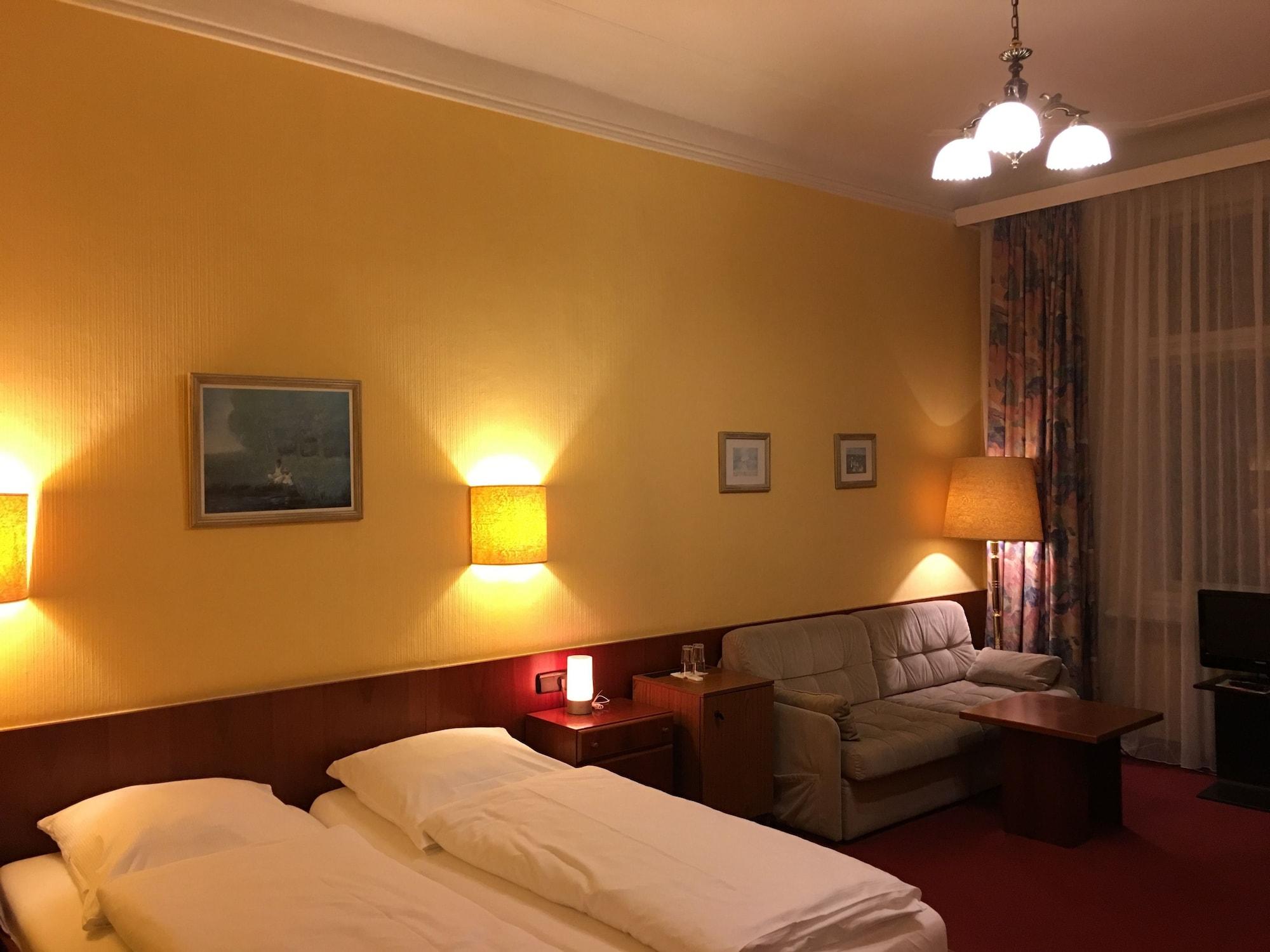 Kurfuerst Am Kurfuerstendamm Berlin Bagian luar foto