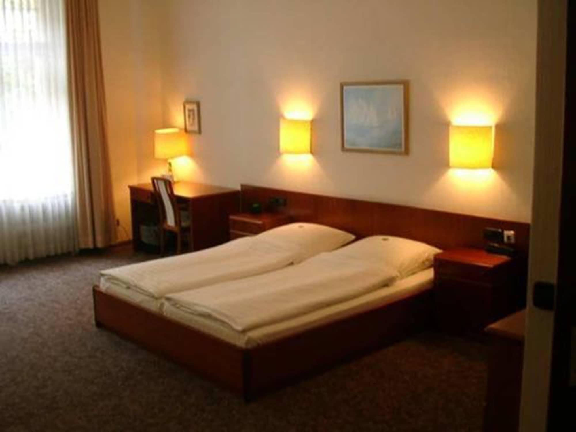 Kurfuerst Am Kurfuerstendamm Berlin Bagian luar foto