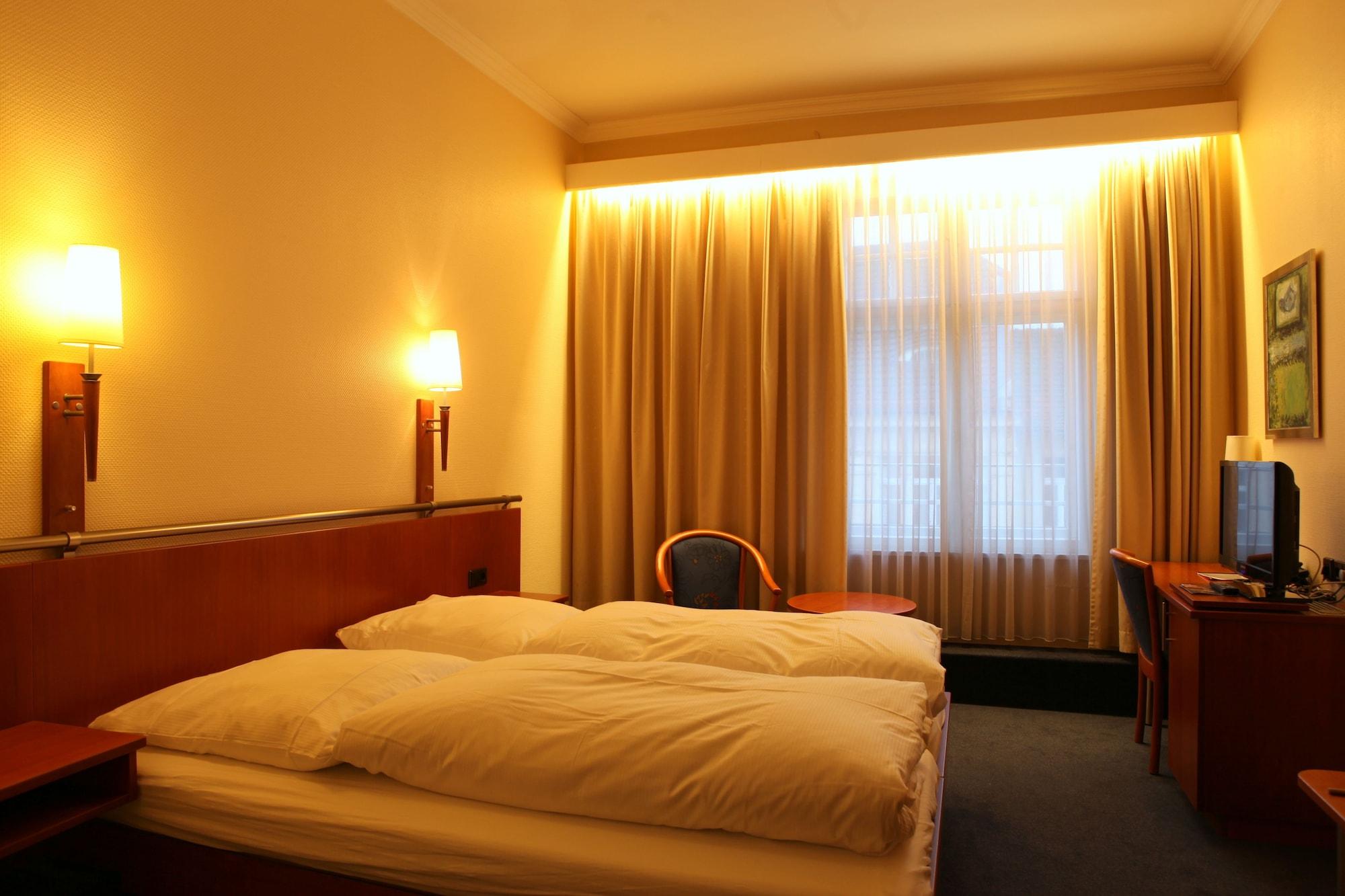 Kurfuerst Am Kurfuerstendamm Berlin Bagian luar foto