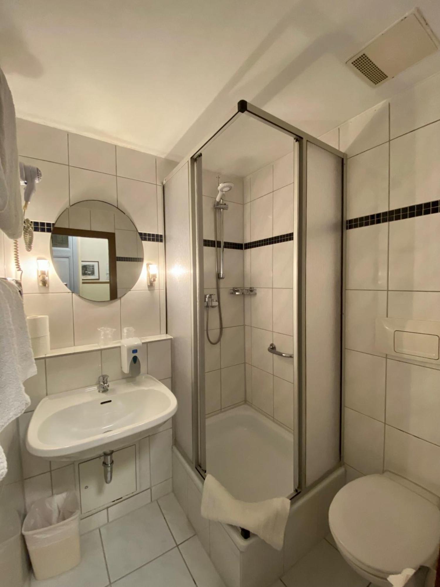 Kurfuerst Am Kurfuerstendamm Berlin Bagian luar foto
