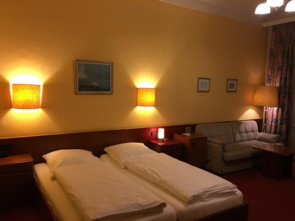 Kurfuerst Am Kurfuerstendamm Berlin Bagian luar foto